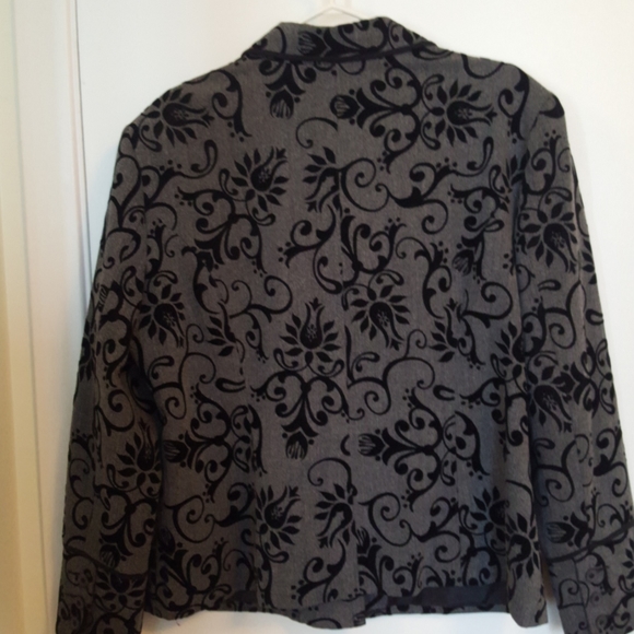 Grey jacket with black motif from Attitude - Picture 2 of 6